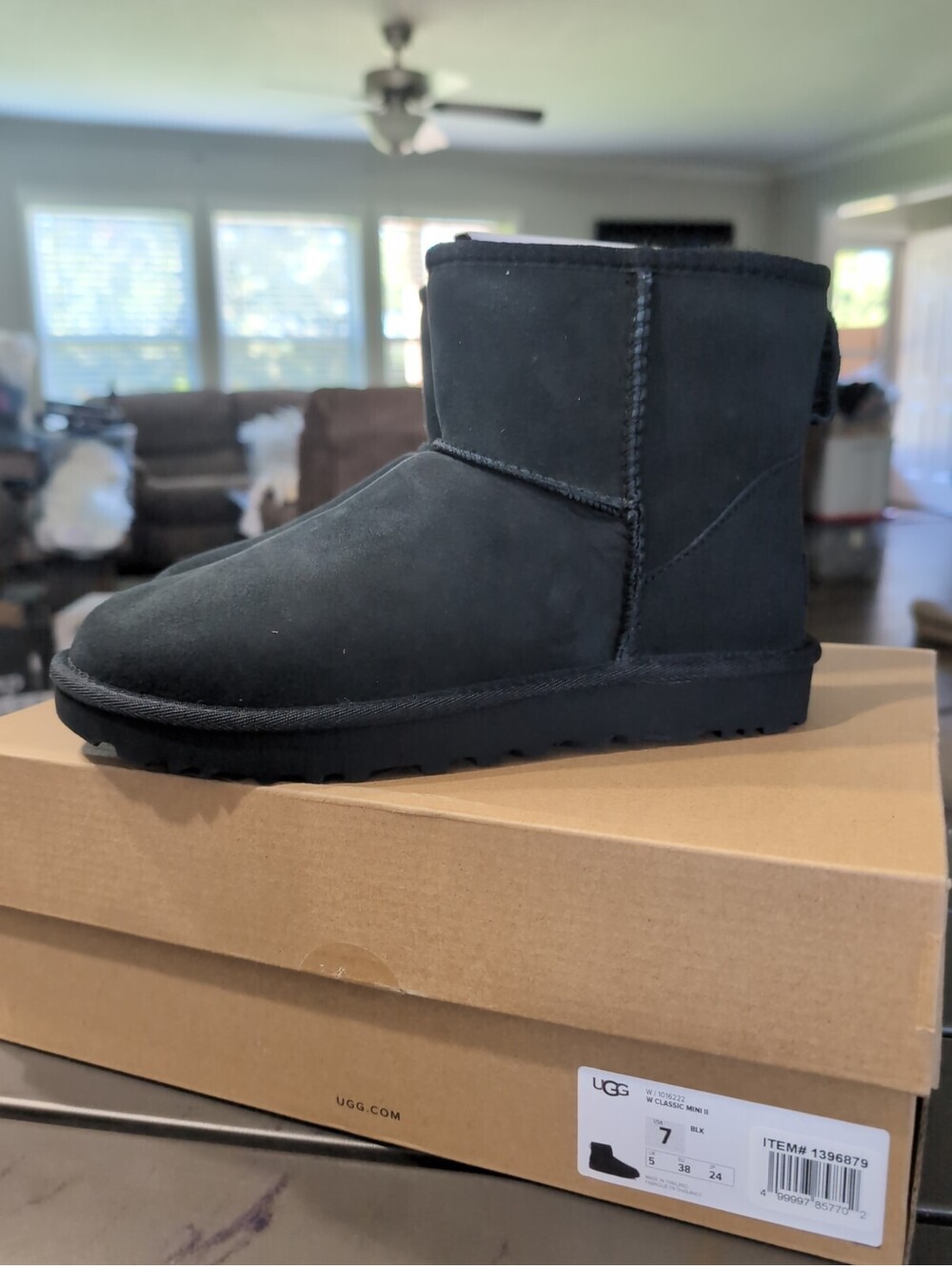 NEW 100% Authentic UGG Classic Mini II Women's Winter Boots Black 1016222 Size 7